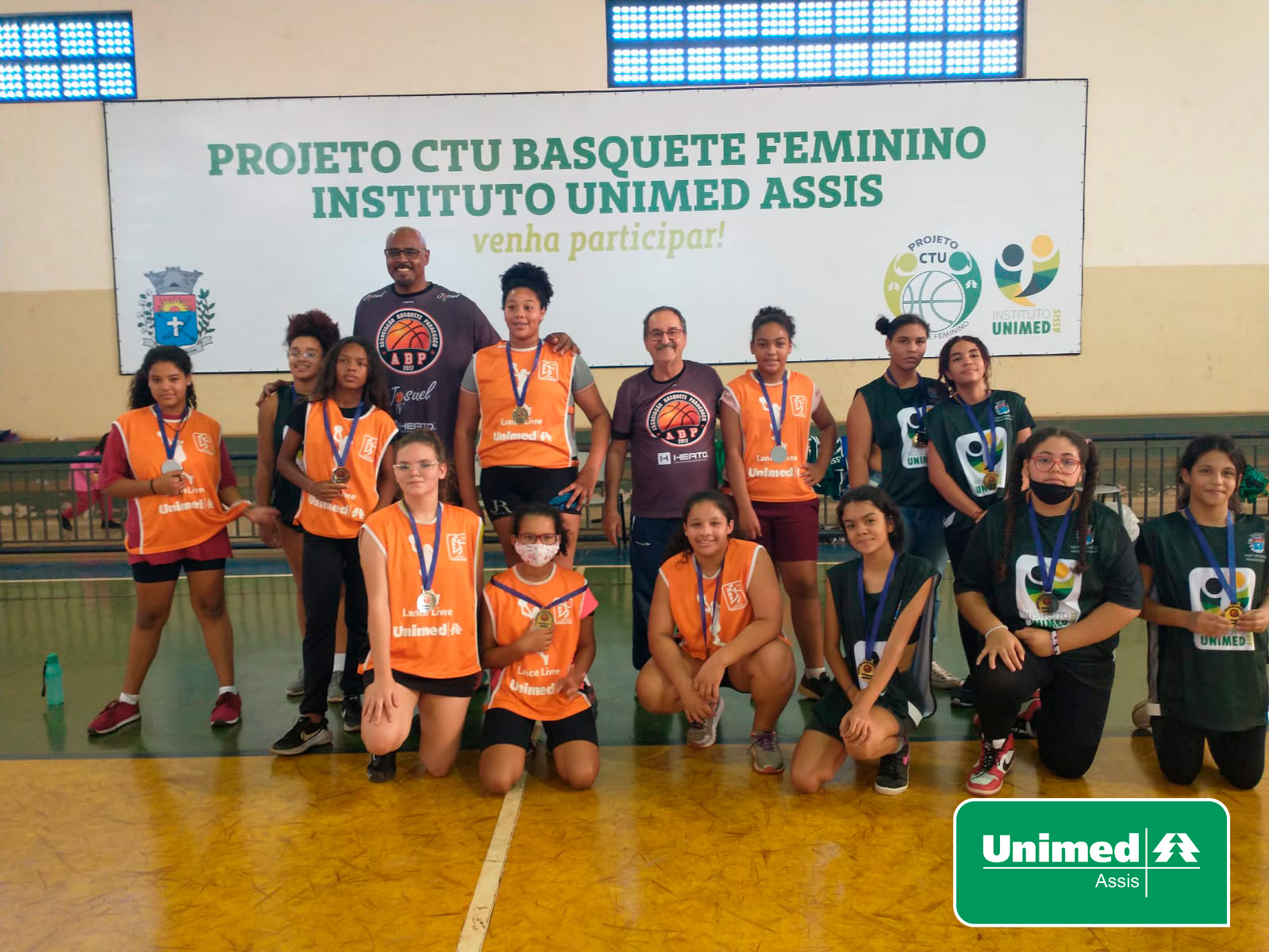 Alunas do CTU Basquete participam de atividades com profissionais do esporte